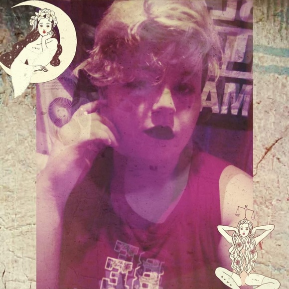 Meet your Posher, Brenna - Picture 1 of 1